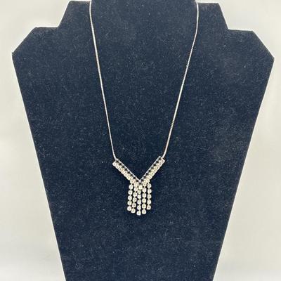 Faux rhinestone fashion necklace