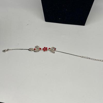 Red design flower bracelet