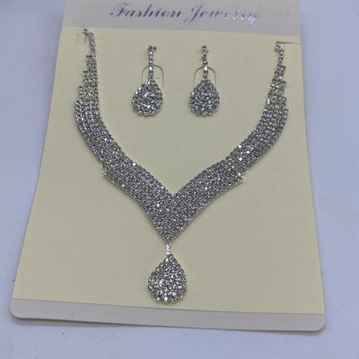 Fashion jewelry necklace and earrings set
