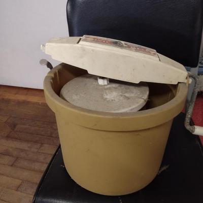 Dixie Belle Crank Ice Cream Maker- 5 Quart Size