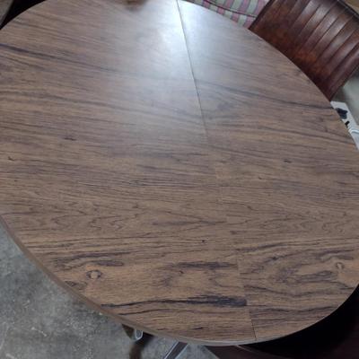 Vintage Mid-Century Laminate Wood Grain Finish Table with Four Rolling Chairs