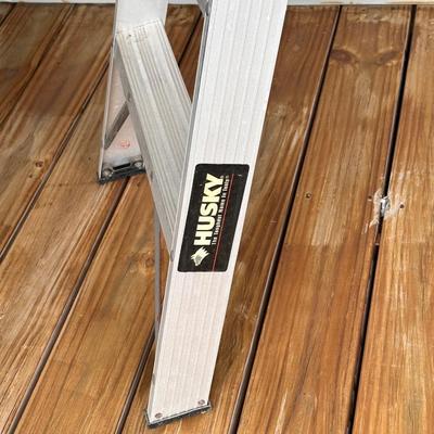 HUSKY ~ 6 Ft Aluminum Ladder