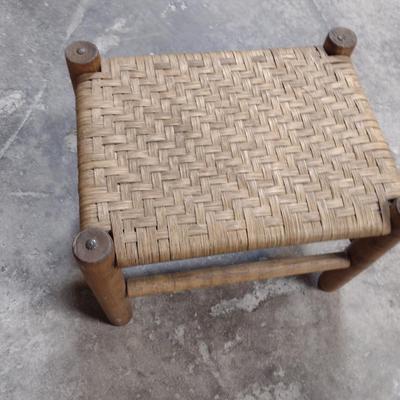 Wooden Frame Foot Stool with Woven Splint Wood Top