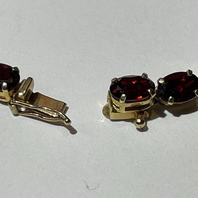 Vintage Ladies Dainty 10k Yellow Gold 7" Garnet Tennis Bracelet 4.1 Pennyweights TW in VG Preowned Condition.