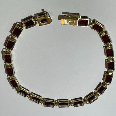 Vintage Ladies 14k Yellow Gold 8" Garnet Tennis Bracelet 6.3 Pennyweights TW in VG Preowned Condition.