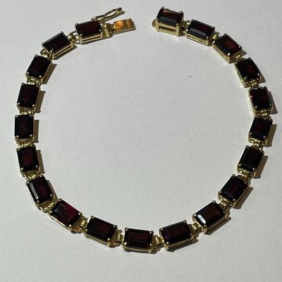 Vintage Ladies 14k Yellow Gold 8" Garnet Tennis Bracelet 6.3 Pennyweights TW in VG Preowned Condition.