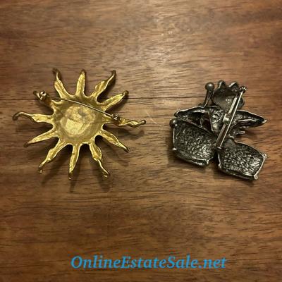 SET OF 2 VINTAGE BROOCHES