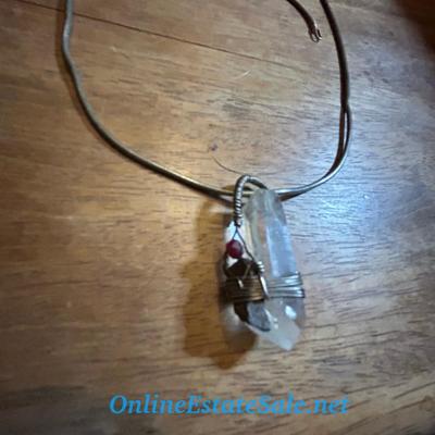 CRYSTAL PENDANT NECKLACE
