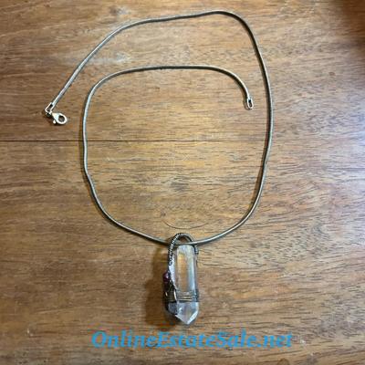 CRYSTAL PENDANT NECKLACE