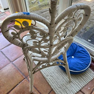 White Wicker Heart chair