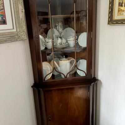 Corner Display cabinet