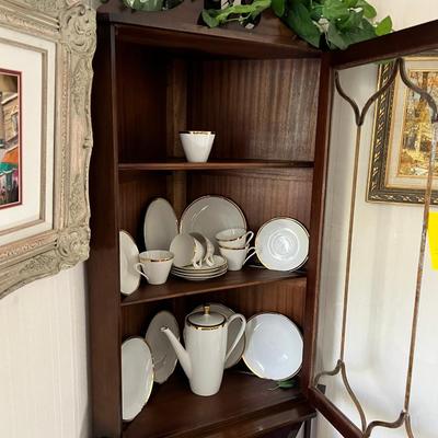 Corner Display cabinet