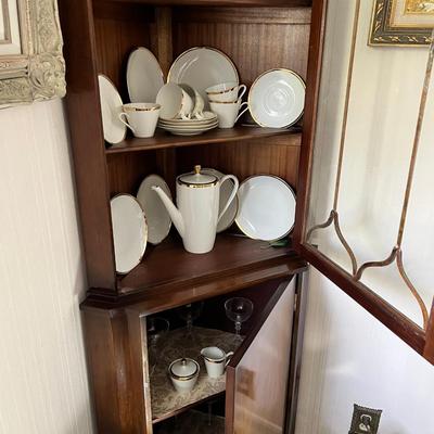 Corner Display cabinet