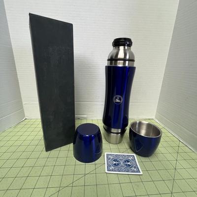 Stainless steel stylish thermos 0.75 l with two cups 