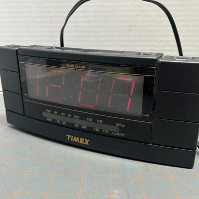 TIMEX AM/FM TWIN ALARM CLOCK RADIO