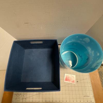 Dolphin Plastic Wastebasket Essentials Soho Storage