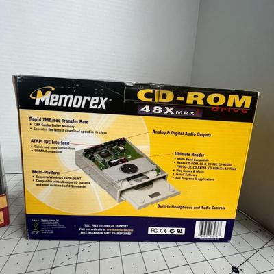 Memorex CD-Rom Drive & Jewel Cases Cds