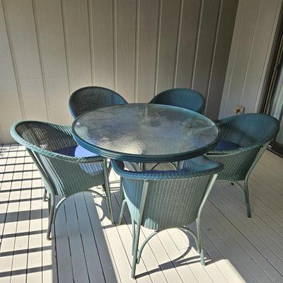 Outdoor Table and Chairs Set (D-DW)