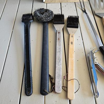 Grilling Utensils & Accessories (D-DW)