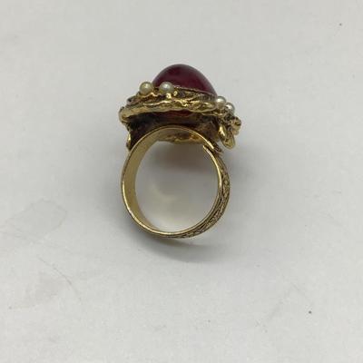 Gold toned Vintage costume ring