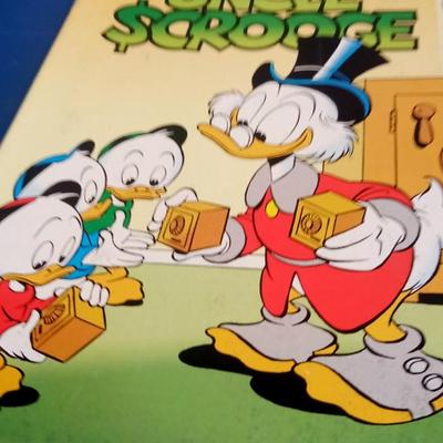 LOT 5 FIVE COMIC BOOKS UNCLE SCROOGE