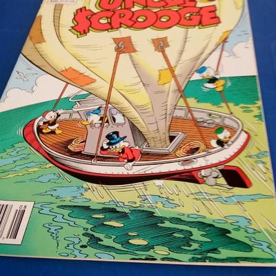 LOT 5 FIVE COMIC BOOKS UNCLE SCROOGE