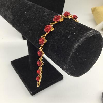Gold toned bracelet with roses