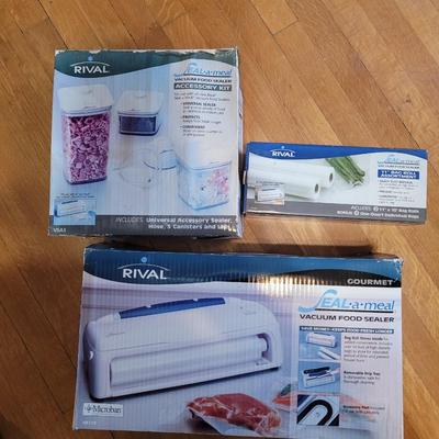 New Seal“¢a“¢Meal Vacuum food sealer w/additional bags and cannisters