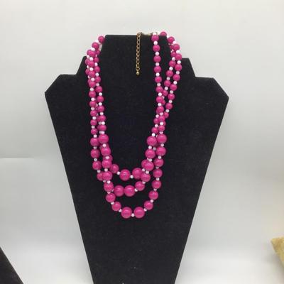 Three layers pink beaded necklace