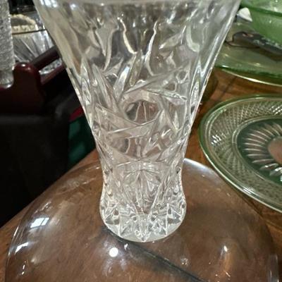 Sale Photo Thumbnail #849: This is a beautiful Lenox crystal bud vase from the Czech Republic. It measures 4" tall by 2Â¼" wide. It has a beautiful design and has no chips or cracks. Has original sticker. This would look lovely with a pretty flower in it!