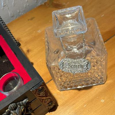 Treasure chest decanter set