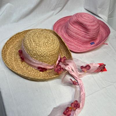 Ladie's straw hats