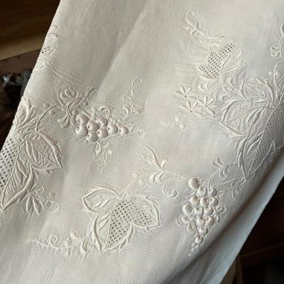 2 table cloths