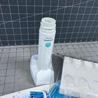 Philip's Sonicare Electric Toothbrush & 8 Brand new Heads