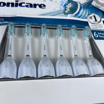 Philip's Sonicare Electric Toothbrush & 8 Brand new Heads