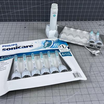 Philip's Sonicare Electric Toothbrush & 8 Brand new Heads