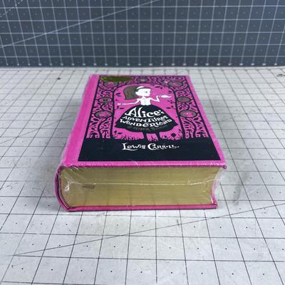 Alices Adventures in Wonderland, NEW  Hard Back 