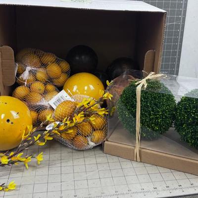 Decorative Greens, Lemon, Balls 
