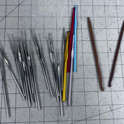 A Lot of CROCHET NEEDLES 