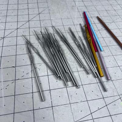 A Lot of CROCHET NEEDLES 