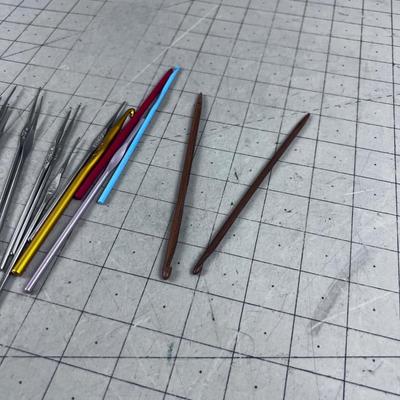 A Lot of CROCHET NEEDLES 