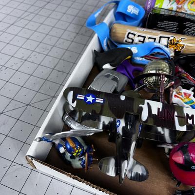 Mixed lot Of Toys and Do Das