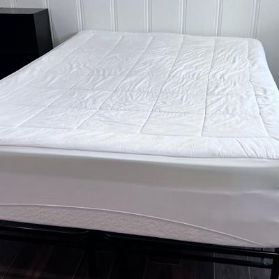Queen Size Mattress w/Memory Foam topper and Frame 