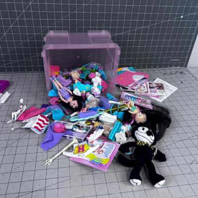 Quint Dolls and Accessories plus Tub. They used to be called Kiddie Kelli Doll
