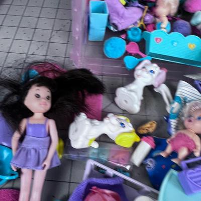 Quint Dolls and Accessories plus Tub. They used to be called Kiddie Kelli Doll