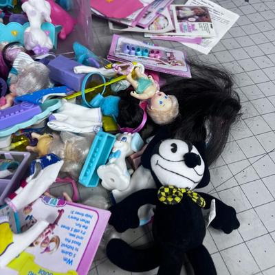 Quint Dolls and Accessories plus Tub. They used to be called Kiddie Kelli Doll