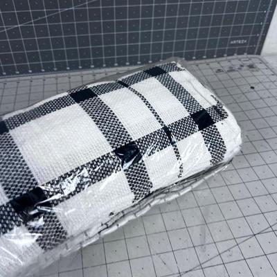 Black and White Dish Cloth and Towels 