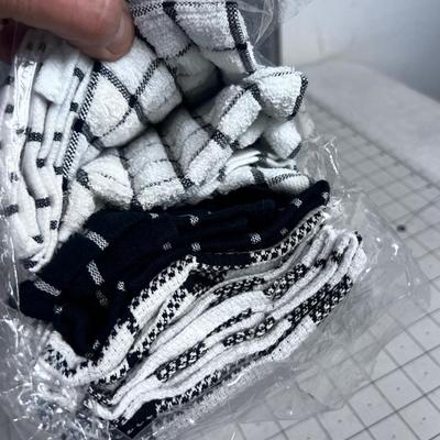 Black and White Dish Cloth and Towels 