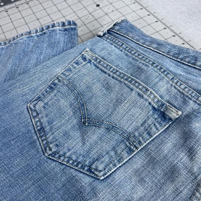 PAIR OF 501 & 512  LEVI'S (2) 