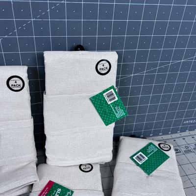 8 Packages of BISTRO NAPKINS Comes with a TOTE with Gold Thread. 32 total